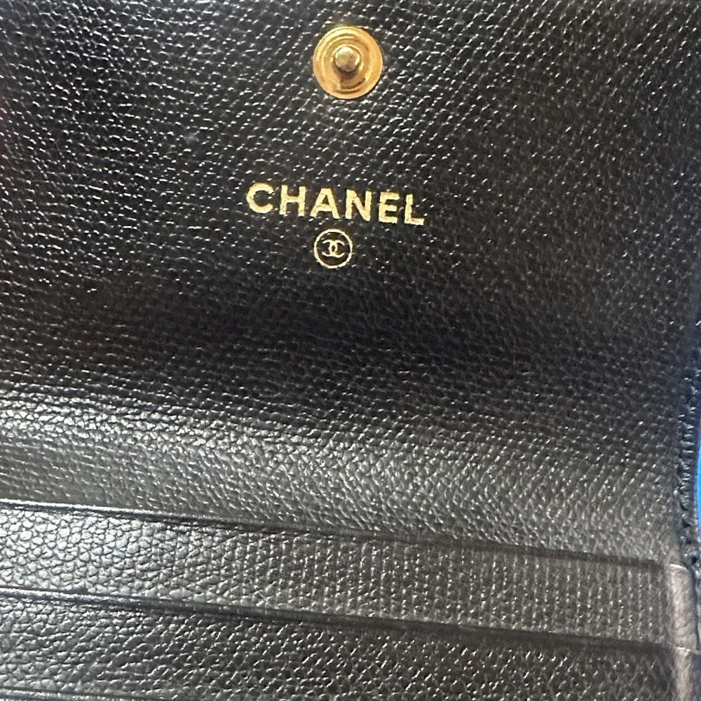 CHANEL Black Caviar Leather Compact Wallet with Gold CC Medallion - Picture 6 of 8